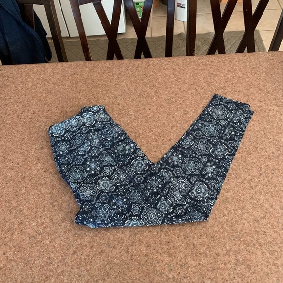 Eluminary Sz 3 (fits 14+) Blue on blue work out pants/leggings w/pockets NWT - Picture 3 of 4